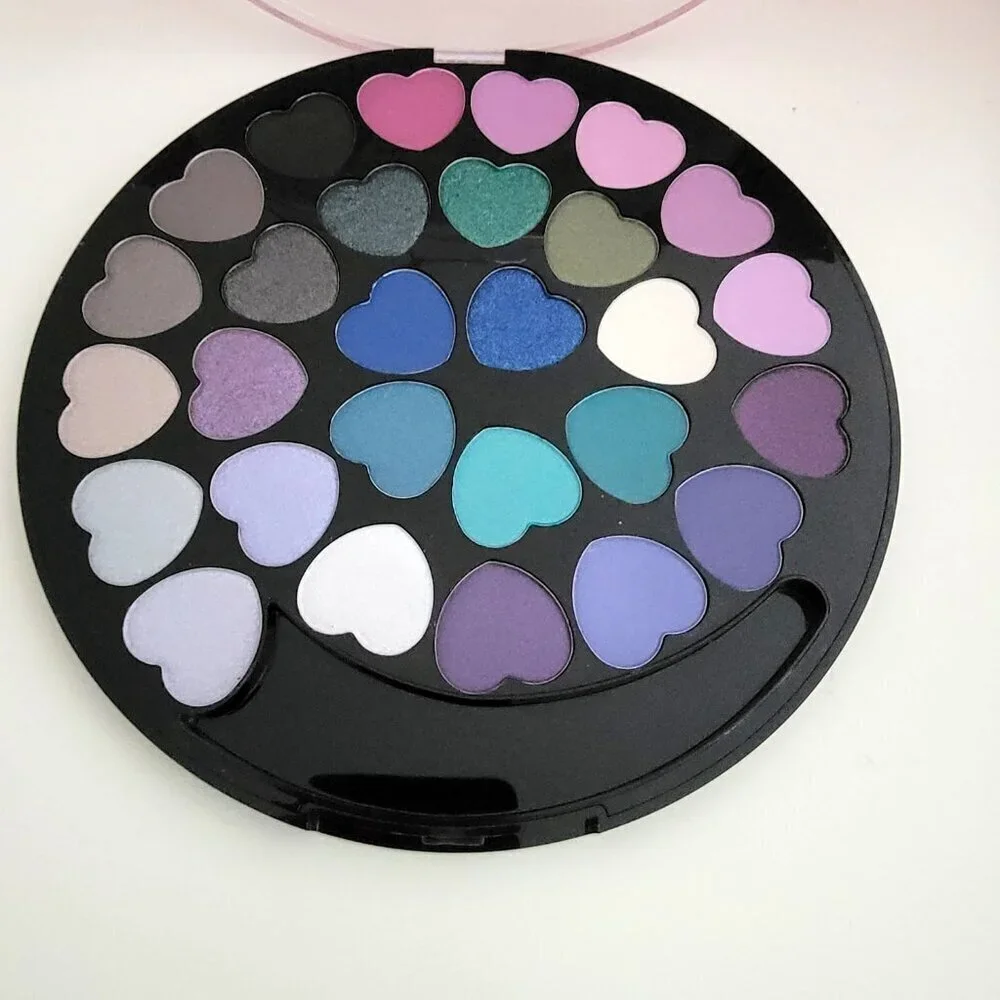 28 Essence Counting Hearts Eyeshadow Palette Love You Berry Much